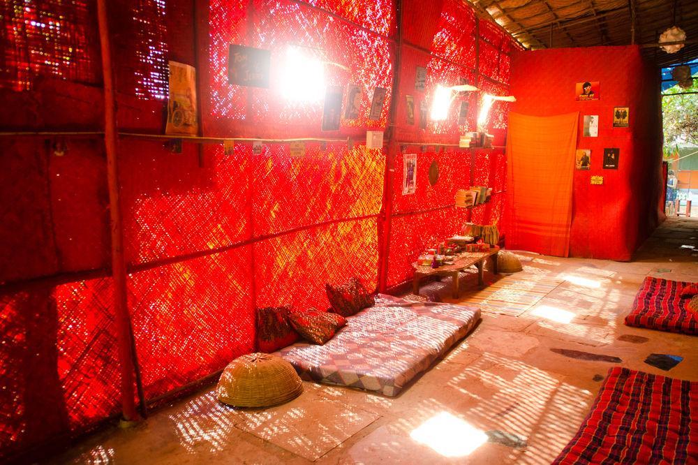 Bricks And Bamboo Hostel Анжуна Экстерьер фото