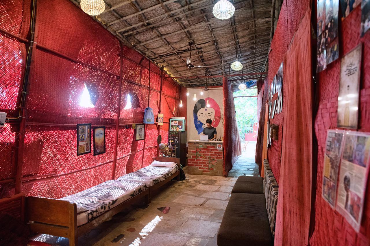 Bricks And Bamboo Hostel Анжуна Экстерьер фото